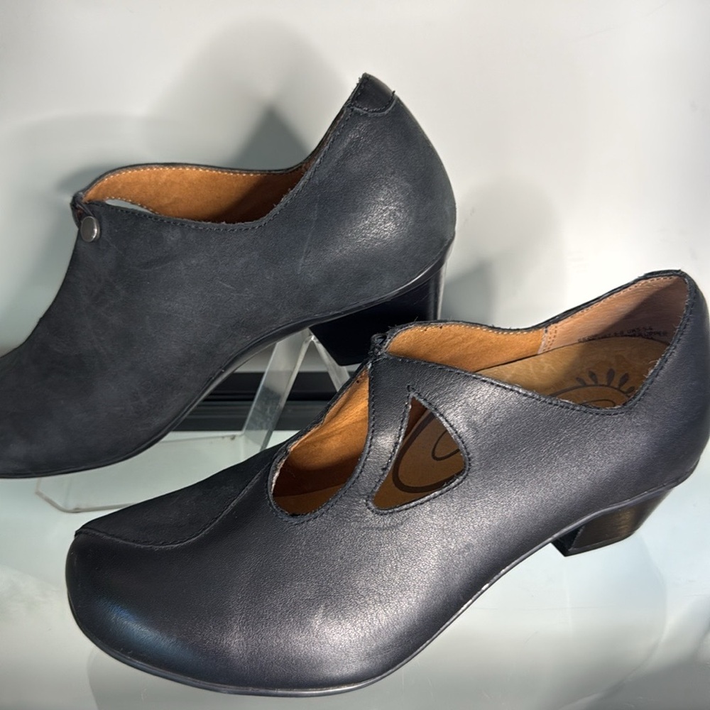 Aetrex Black suede Leather Pumps size 71/2-8 - Picture 2 of 10